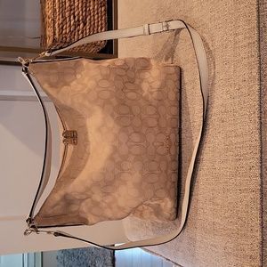 Coach handbag-Beautiful year round bag!